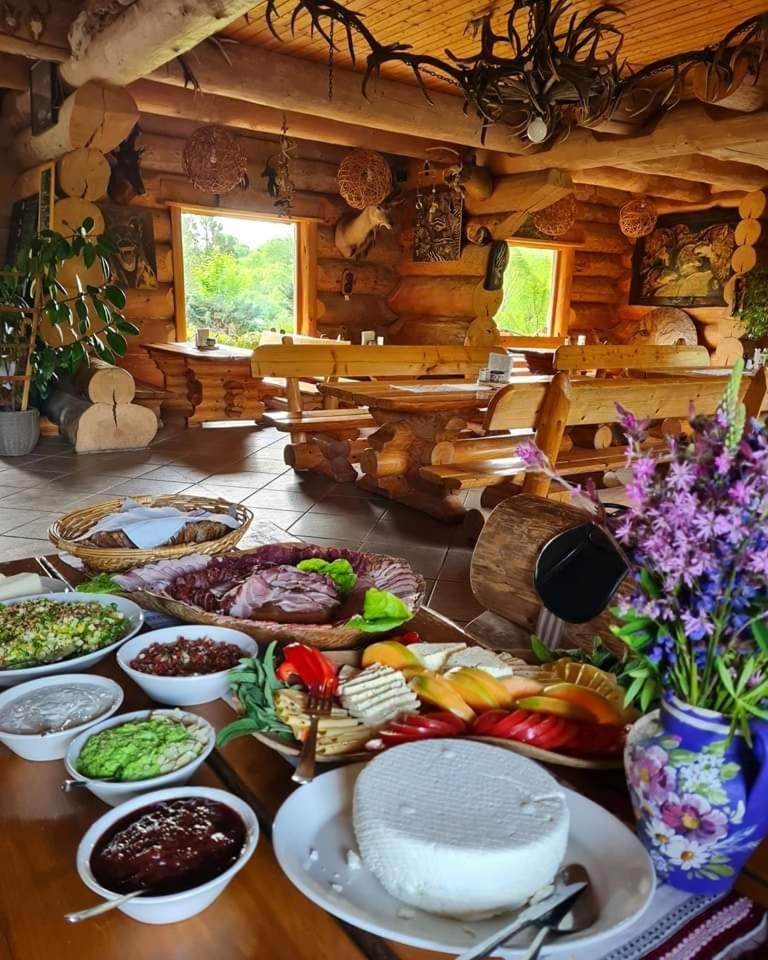 Wilcza Jama - Domki Z Bali Lutowiska Exterior foto